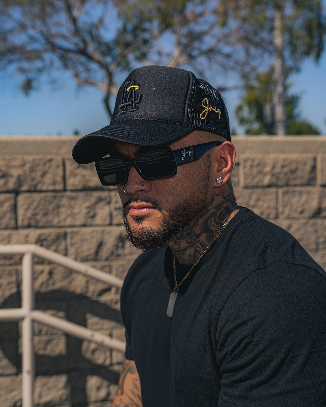 LA Halo Trucker Hat (BLACK/BLACK)