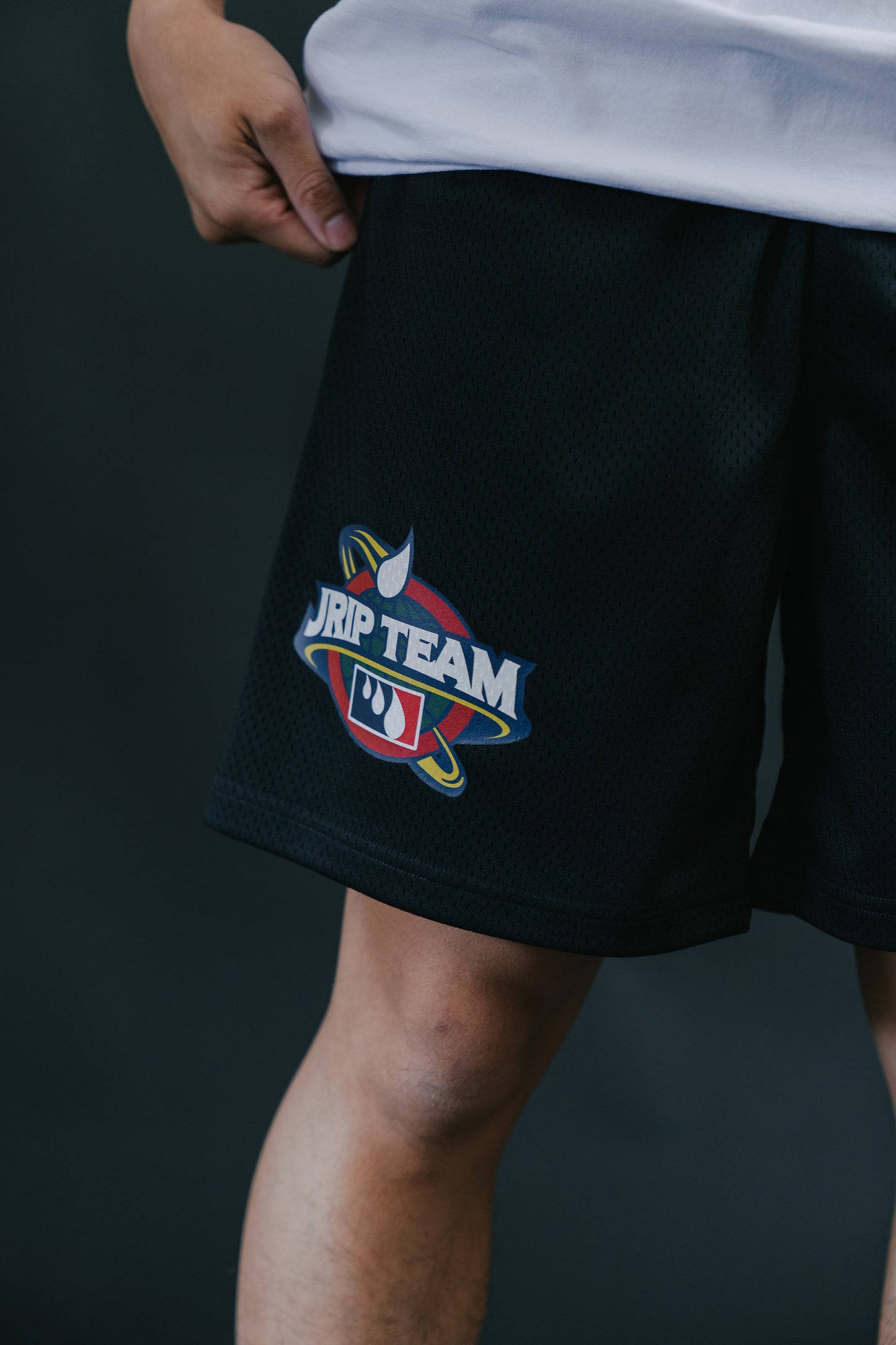 J LOGO MESH SHORTS (BLACK)