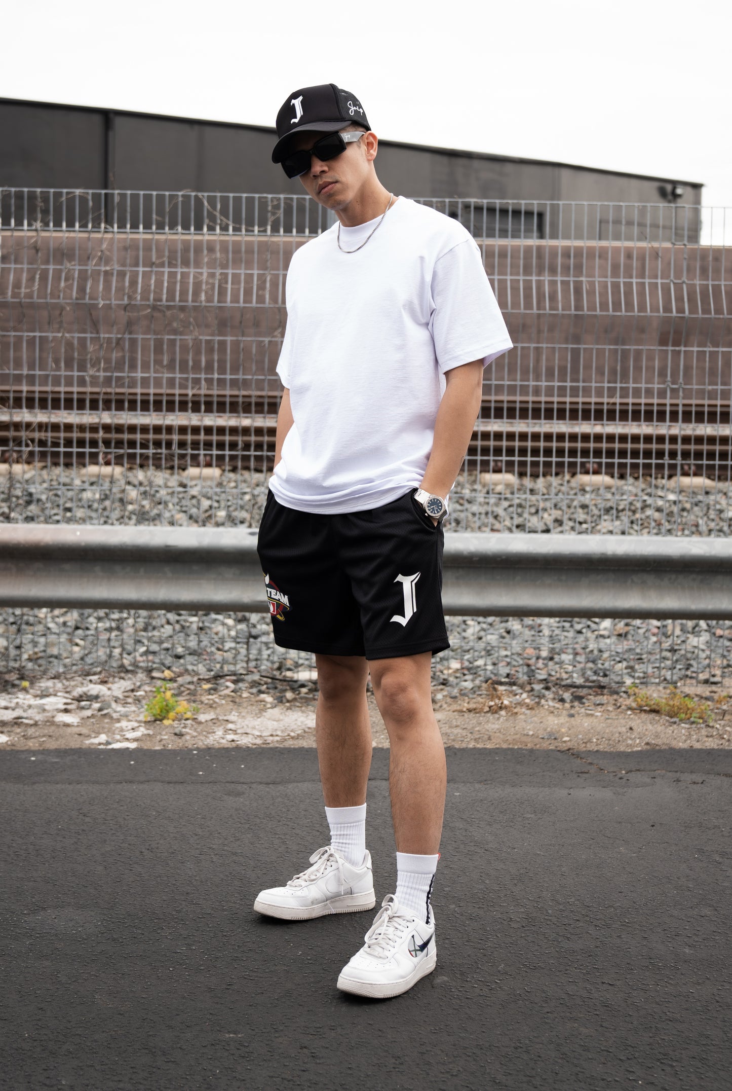 J LOGO MESH SHORTS (BLACK)