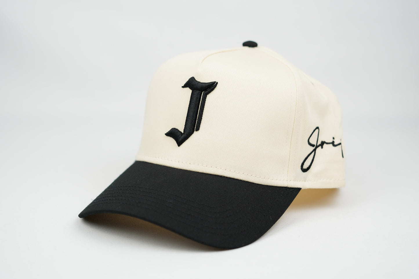 "J" Signature Snapback Hat (CREAM/BLACK)