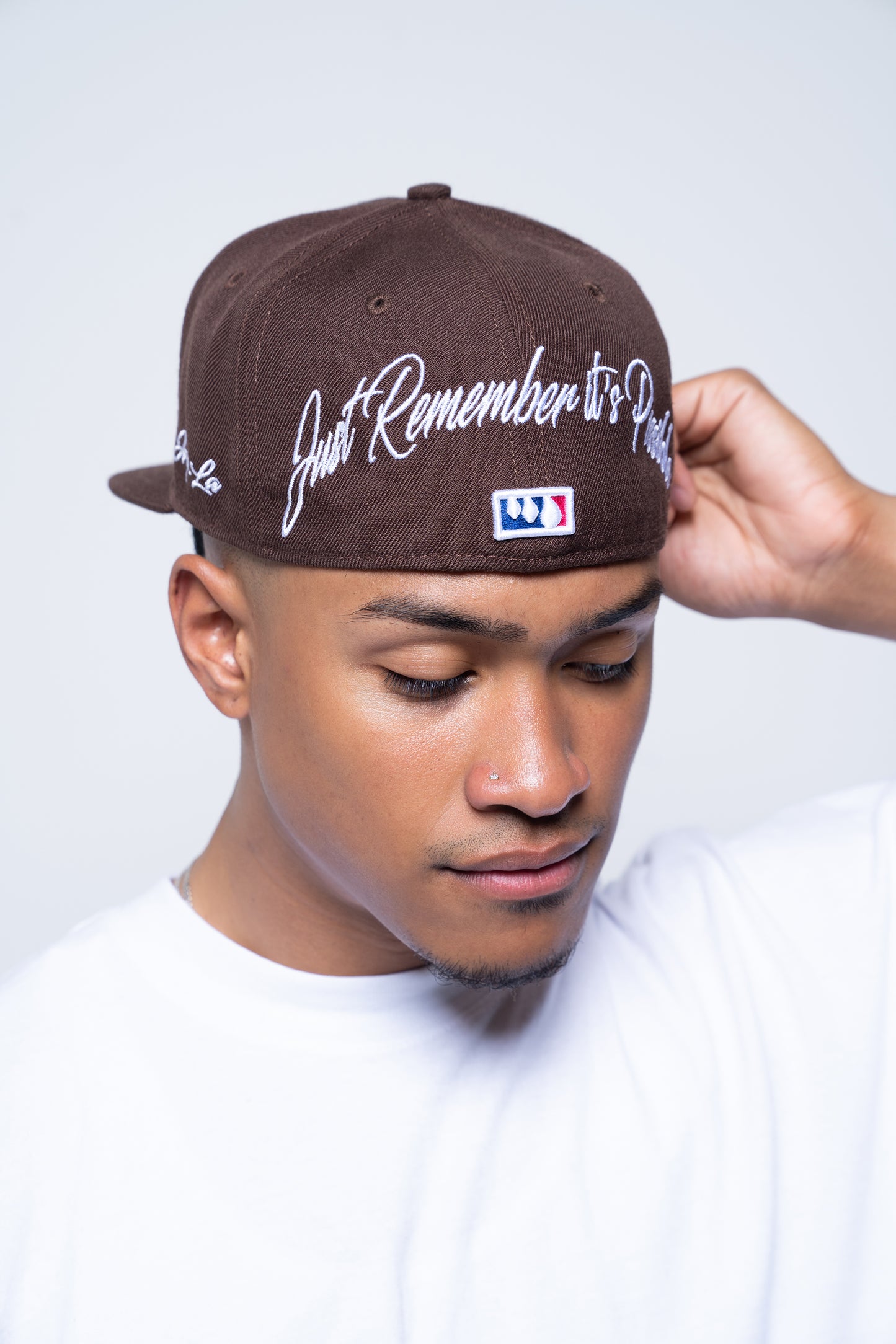 J FITTED HAT (BROWN)
