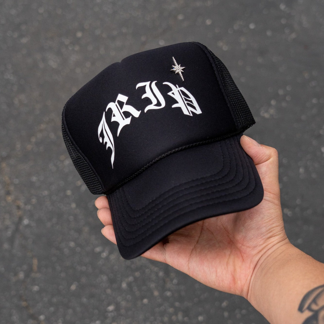 Jrip Bling Arch Trucker Hat (BLACK) – JRIP LA