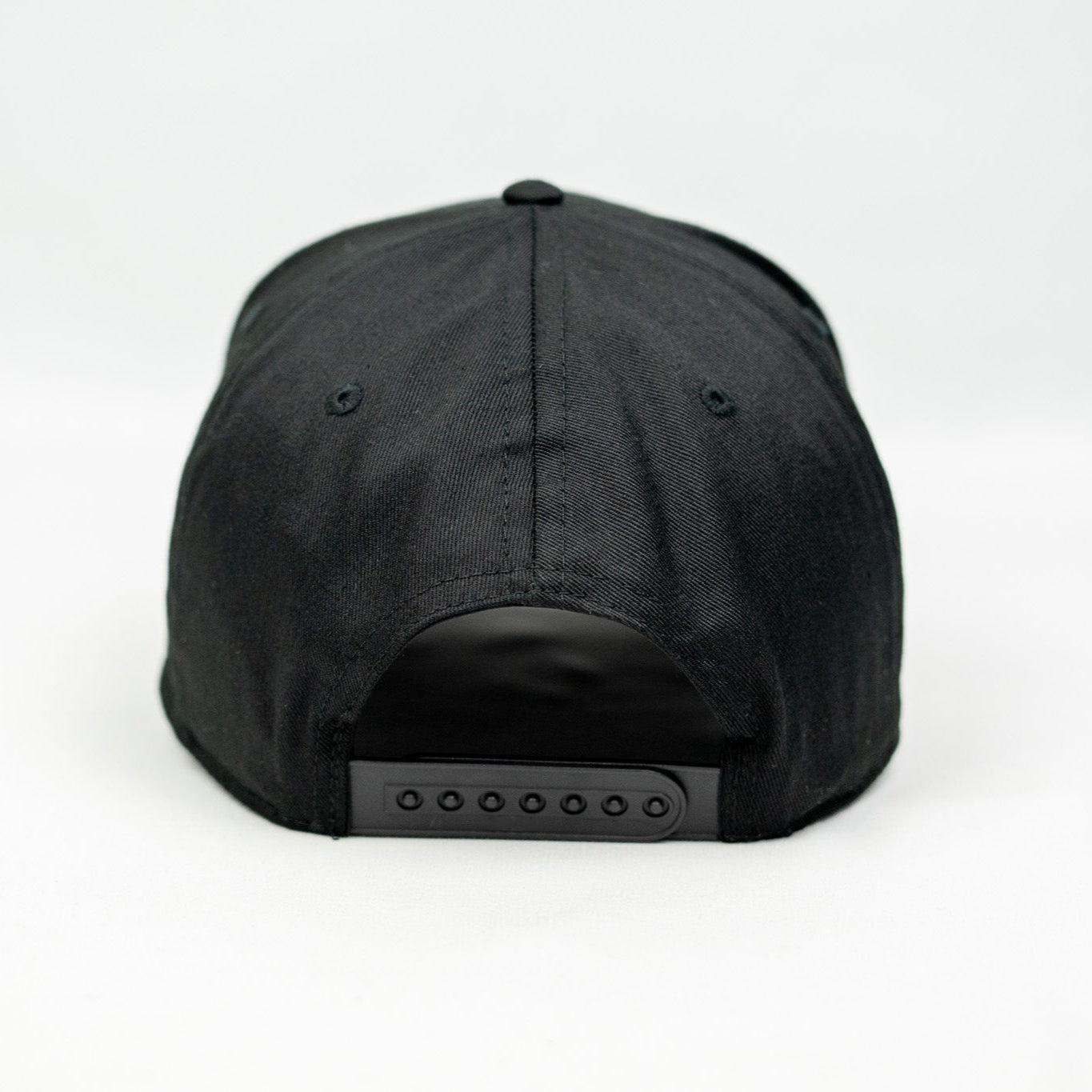 "J" Signature Snapback Hat (BLACK/BLUE