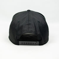 "J" Signature Snapback Hat (BLACK/BLUE
