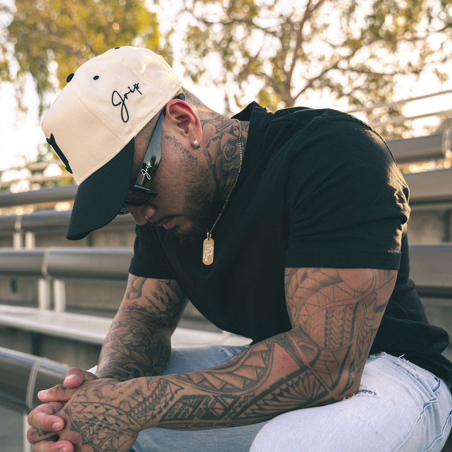 "J" Signature Snapback Hat (CREAM/BLACK)