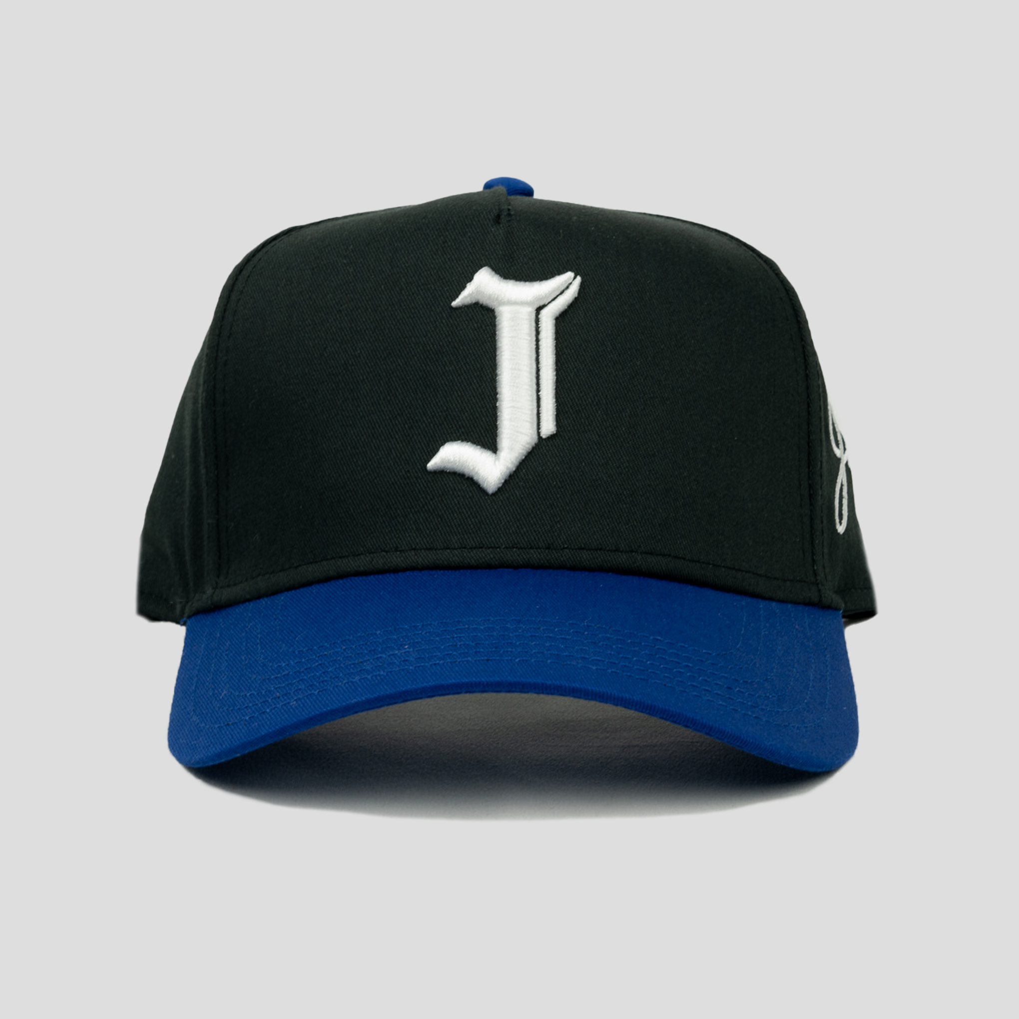 "J" Signature Snapback Hat (BLACK/BLUE