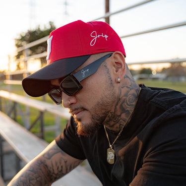 "J" Signature Snapback Hat (RED/BLACK)