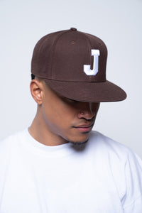 J FITTED HAT (BROWN)